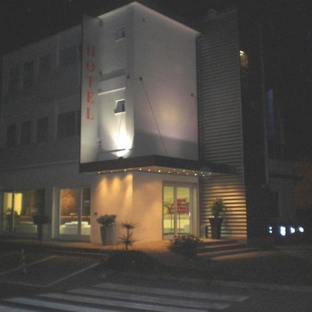 סטרה Hotel Paradiso מראה חיצוני תמונה