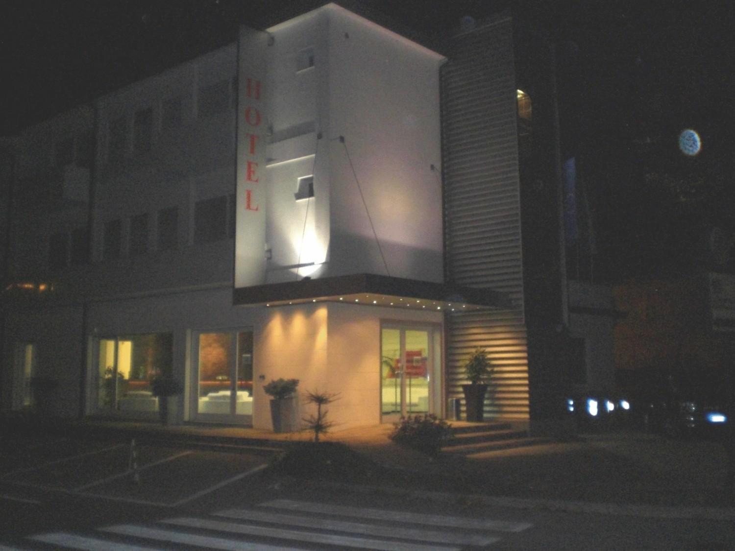 סטרה Hotel Paradiso מראה חיצוני תמונה